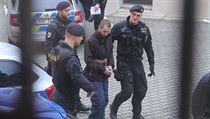 Soud začal rozhodovat o vazbě pro podezřelé z vraždy čerpadlářky na Mělnicku Cesta podezřelých z vraždy čerpadlářky v Nelahozevsi k soudu. | na serveru Lidovky.cz | aktuální zprávy