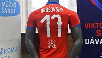 Dres Patrika Hrošovského s logem Nadace pro transplantaci kostní dřeně. | na serveru Lidovky.cz | aktuální zprávy