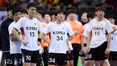 Korejský tým eká po zápase na soupee.