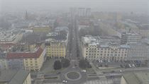 Kvůli vysokým koncentracím polétavého prachu v ovzduší byl v oblasti Ostravska,... Kvůli vysokým koncentracím polétavého prachu v ovzduší byl v oblasti Ostravska,...