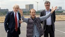Jako živí. Boris Johnson (Richard Goulding), Dominic Cummings (Benedict... | na serveru Lidovky.cz | aktuální zprávy