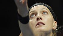 Petra Kvitová při servisu na turnaji v Petrohradu. | na serveru Lidovky.cz | aktuální zprávy