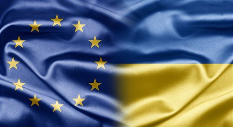 Vlajka EU a Ukrajiny.