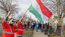 Stávkující zaměstnanci před maďarskou továrnou Audi. | na serveru Lidovky.cz | aktuální zprávy