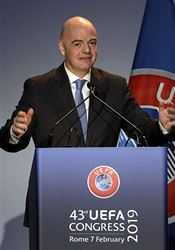 Infantino uznal ‚porážku‘, katarský šampionát bude hrát jen 32 mužstev Prezident FIFA Gianni Infantino zavítal na volební kongres Evropské fotbalové... | na serveru Lidovky.cz | aktuální zprávy