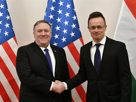 Mike Pompeo a Péter Szijjártó, maarský ministr zahraniních vcí a obchodu.