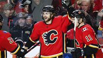 Michael Frolík oslavuje vstřelení gólu za Calgary. | na serveru Lidovky.cz | aktuální zprávy