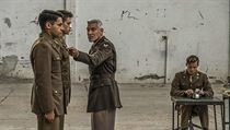 Generál Scheisskopf (George Clooney) se nebojí zařvat. Seriál Hlava 22 (2019). | na serveru Lidovky.cz | aktuální zprávy