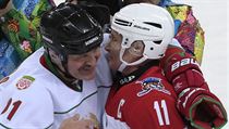 Vladimir Putin (vpravo) se objímá s Alexandrem Lukašenkem. | na serveru Lidovky.cz | aktuální zprávy