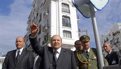 Nové alírské metro do provozu uvedl prezident Abdal Azíz Buteflika