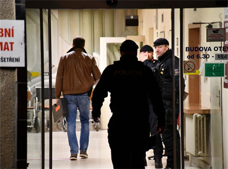 Policie zasahuje ve vinohradské nemocnici.