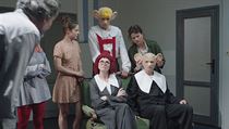 Momentka z natáčení seriálu Zkáza Dejvického divadla. | na serveru Lidovky.cz | aktuální zprávy
