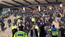 Fandové Arsenalu mířící na stadion Wembley. | na serveru Lidovky.cz | aktuální zprávy