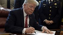 Trump vetoval rezoluci Kongresu USA, která by ukončila jím vyhlášený stav nouze... | na serveru Lidovky.cz | aktuální zprávy
