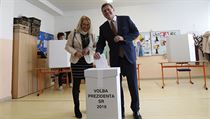 Kandidát na nového slovenského prezidenta Maroš Šefčovič odvolil bo boku své... | na serveru Lidovky.cz | aktuální zprávy