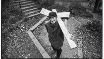 Jiří Hanke - Lidé z Podprůhonu, 1984. Výstava Jiří Hanke: Fotografie 1973 -... | na serveru Lidovky.cz | aktuální zprávy