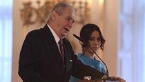 Zemanův večírek se šansoniérkou Mathieuovou stál téměř milion a čtvrt. Dvakrát více než loni Prezident Miloš Zeman hovoří na Pražském hradě před koncertem pořádaném k... | na serveru Lidovky.cz | aktuální zprávy