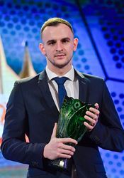 Nejprve se bál o kariéru, pak o život. ‚Museli mi rozříznout hruď a zlomit kosti,‘ říká Lischka David Lischka s trofejí v anketě Fotbalista roku 2018. | na serveru Lidovky.cz | aktuální zprávy