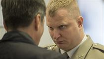 Erik Eštu (vpravo) obžalovaný z teroristického útoku u krajského soudu v... | na serveru Lidovky.cz | aktuální zprávy