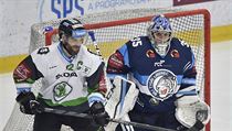 První gól střílí Michal Vondrka (vlevo) z Mladé Boleslavi. Vpravo je brankář... | na serveru Lidovky.cz | aktuální zprávy