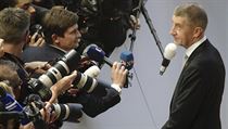 Premir Andrej Babi ped novini ped zatkem summitu EU.