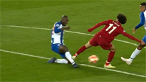 Faul liverpoolského Mohameda Salaha. | na serveru Lidovky.cz | aktuální zprávy