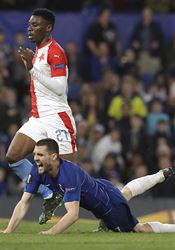 Slavia se nemá za co stydět. Na Chelsea padla 3:4, bojovala ale do poslední minuty Mateo Kovačič byl faulován Ibrahimem Traorém ze Slavie. | na serveru Lidovky.cz | aktuální zprávy