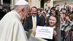 Ekologická aktivistka Thunbergová se ve Vatikánu sela s papeem.