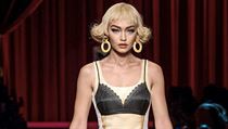 Ne vše myslí smrtelně vážně. Tradičním provokatérem je značka Moschino a její... | na serveru Lidovky.cz | aktuální zprávy