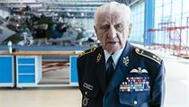 Válečný veterán generálmajor Emil Boček v hangáru 22. základny vrtulníkového... | na serveru Lidovky.cz | aktuální zprávy