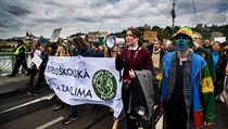 Studentská stávka pro klima na Čechově mostě. | na serveru Lidovky.cz | aktuální zprávy