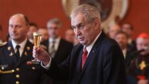 Prezident Miloš Zeman jmenoval na Hradě 15 nových generálů. | na serveru Lidovky.cz | aktuální zprávy