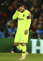 Nejhorší vstup do sezony od roku 1994. Barcelona padla na hřišti překvapivého lídra z Granady Lionel Messi smutní po vyřazení z Ligy mistrů. | na serveru Lidovky.cz | aktuální zprávy