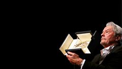 Herec Alain Delon získal v Cannes Zlatou palmu za celoivotní pínos...