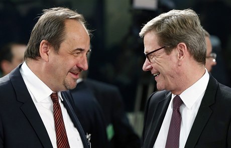 Ministr zahranií R Jan Kohout (vlevo) se svým nmeckým protjkem Guidem...