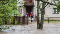 Severovýchod Česka zasáhl druhý povodňový stupeň, na Zlínsku hlásí třetí. Pršet může až do čtvrtka Obec Valašská Polanka, řeka Senice. | na serveru Lidovky.cz | aktuální zprávy