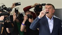 KAMBERSKÝ: Babiš dominuje české politice právě pět let. Vlevo ouhor, vpravo hrozba Premiér a předseda ANO Andrej Babiš si připíjí¨ve volebním štábu hnutí v Praze... | na serveru Lidovky.cz | aktuální zprávy