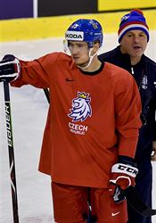 Zmizí rychlý útočník Vrána ze sestavy reprezentace? Místo něj nejspíš naskočí Palát Trénink hokejové reprezentace. Zleva útočník Jakub Vrána, asistent trenéra... | na serveru Lidovky.cz | aktuální zprávy
