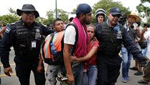 Migranti zastaveni mexickou policií. | na serveru Lidovky.cz | aktuální zprávy