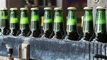 Výrobní linka na lahvové pivo. | na serveru Lidovky.cz | aktuální zprávy