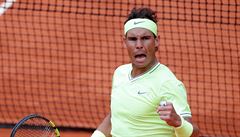 Rafael Nadal se raduje z vítzství nad Rogerem Federerem