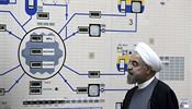 Íránský prezident Hassan Rúhání v roce 2015 na návštěvě jaderné elektrárny v... Íránský prezident Hassan Rúhání v roce 2015 na návštěvě jaderné elektrárny v...