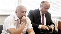 Otec Adama Vyčítala, který po operací mandlí a následném krvácení upadl do...