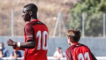 Ibrahima Sow a jeho o dvě hlavy mladší spoluhráč. | na serveru Lidovky.cz | aktuální zprávy