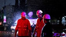 Pracovníci společnosti Edenor electricity se snažili během blackoutu spravit... | na serveru Lidovky.cz | aktuální zprávy