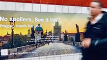 Zažijte to naživo! Reklama v newyorském metru lákala Američany k návštěvě... Zažijte to naživo! Reklama v newyorském metru lákala Američany k návštěvě...