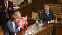 Ministři Vojtěch a Dostálová tleskají. Vláda ustála druhé hlasování o nedůvěře. | na serveru Lidovky.cz | aktuální zprávy