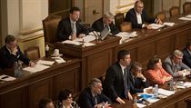 Noční debata skončila okolo čtvrté hodiny ráno. | na serveru Lidovky.cz | aktuální zprávy