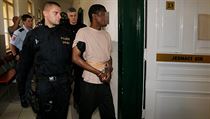 Soud poslal cizince podezřelého ze znásilnění do vazby. V minulosti žádal o azyl v Německu Muž podle informací neúspěšně žádal o azyl v Německu. | na serveru Lidovky.cz | aktuální zprávy