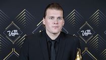 Brankář New York Islanders Robin Lehner s cenou Billa Mastertona. | na serveru Lidovky.cz | aktuální zprávy